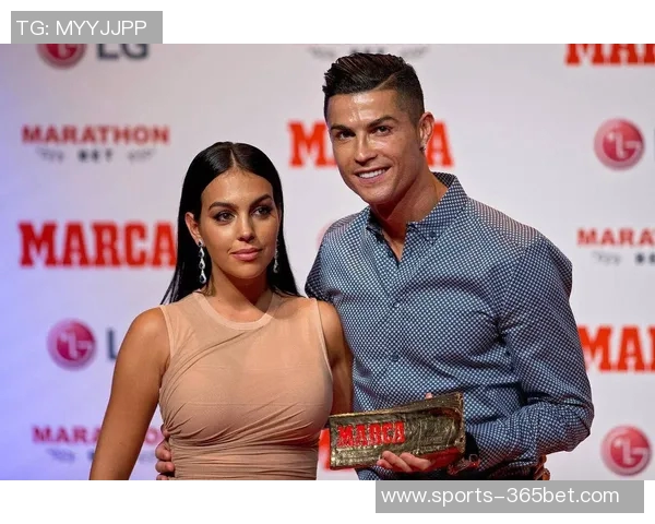 乔治娜感慨C罗十年等待终获钻戒他的爱让我无法抵挡 乔治娜感慨C罗十年等待终获钻戒他的爱让我无法抵挡