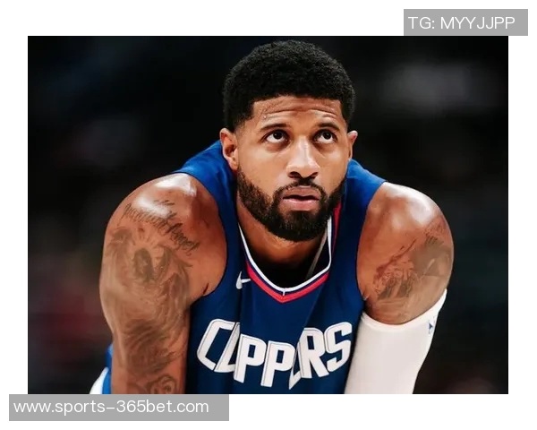 乔治半场表现稳定9投4中三分球命中率高达60贡献11分6篮板3助攻