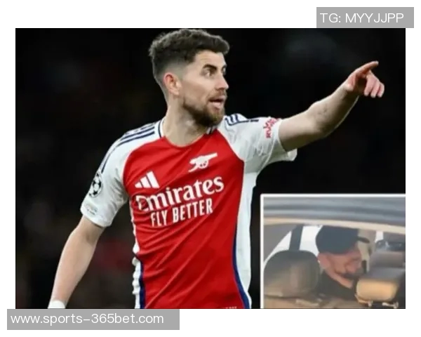 恭喜若日尼奥荣膺2025赛季巴甲最佳后腰奖项分享领奖瞬间