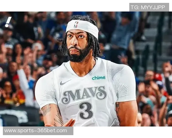 戴维斯左手受伤正在咨询多方专家以确定最佳治疗方案