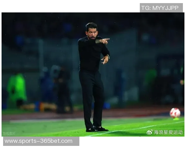 三镇新任主帅莫拉强调稳固防守基础细节打磨助力球队提升竞争力 三镇新任主帅莫拉强调稳固防守基础细节打磨助力球队提升竞争力