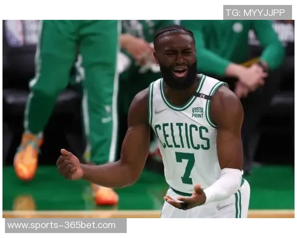 杰伦布朗28次出手仅得27分表现平平5次失误影响球队效率